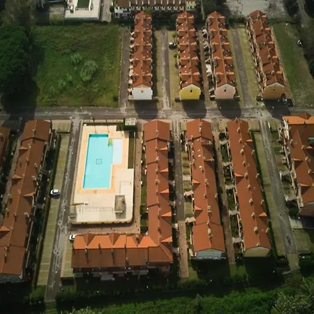 Apartment Homely Flat With Pool-beahost